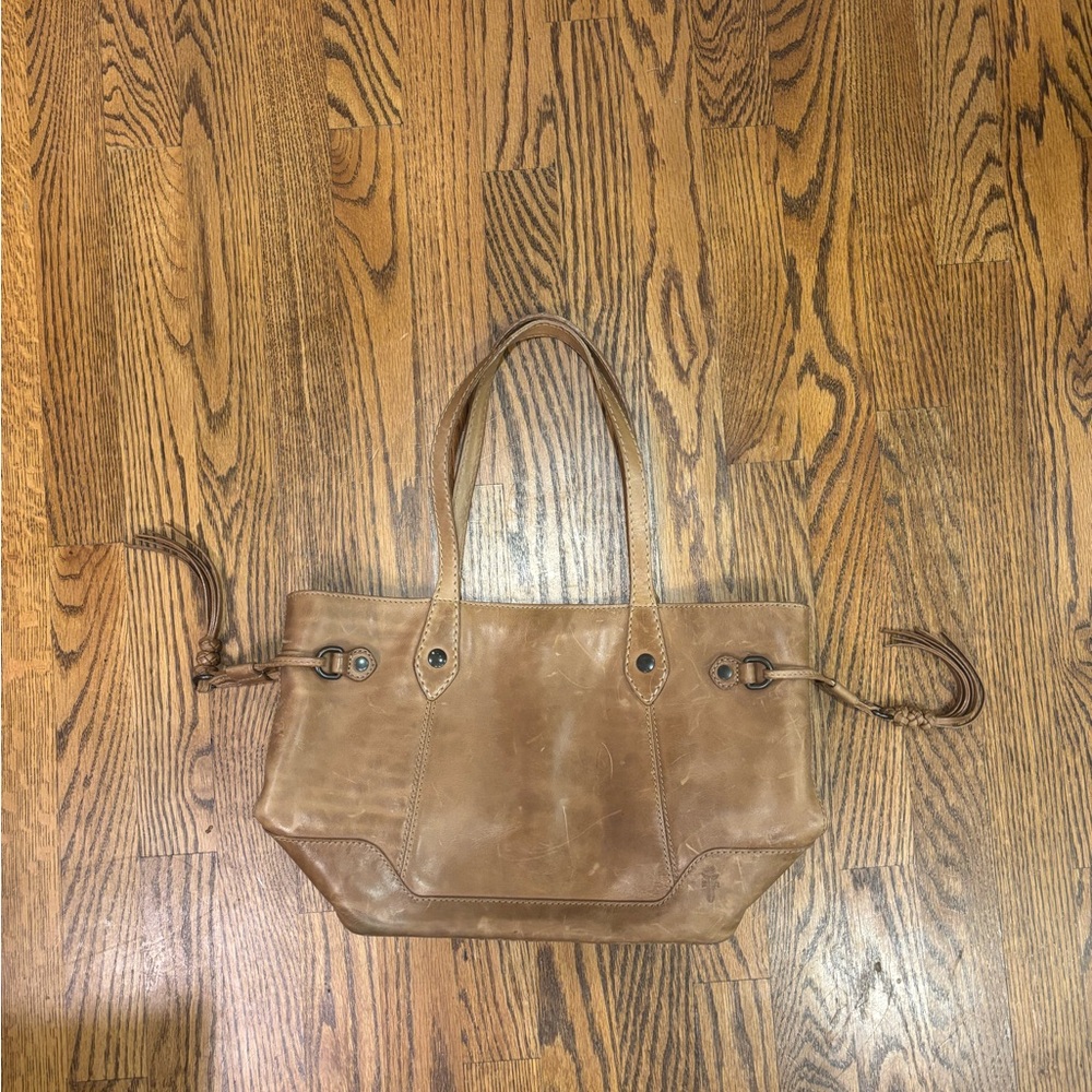 FRYE Elegant Brown Leather Tote Bag